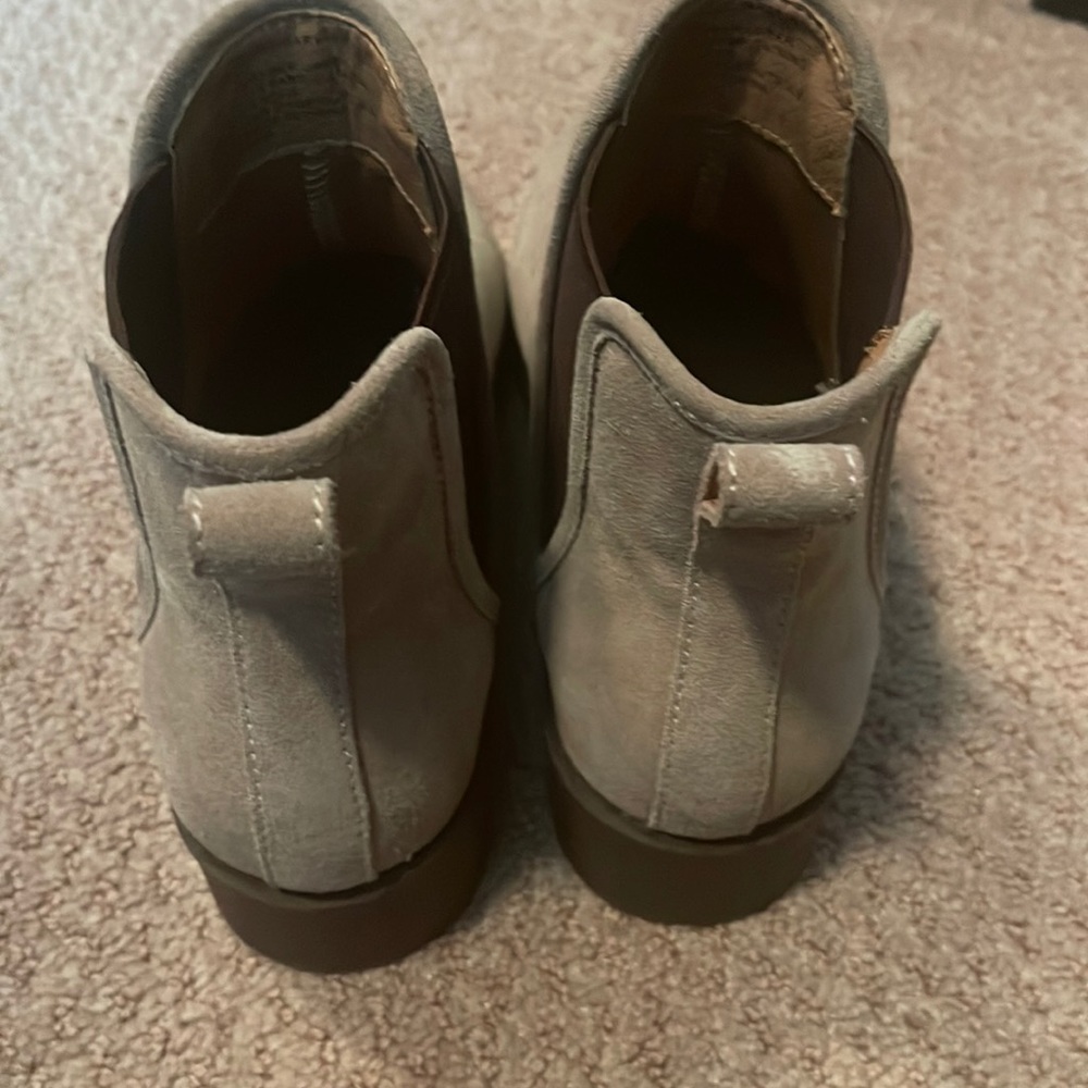 Super adorable booties worn once!